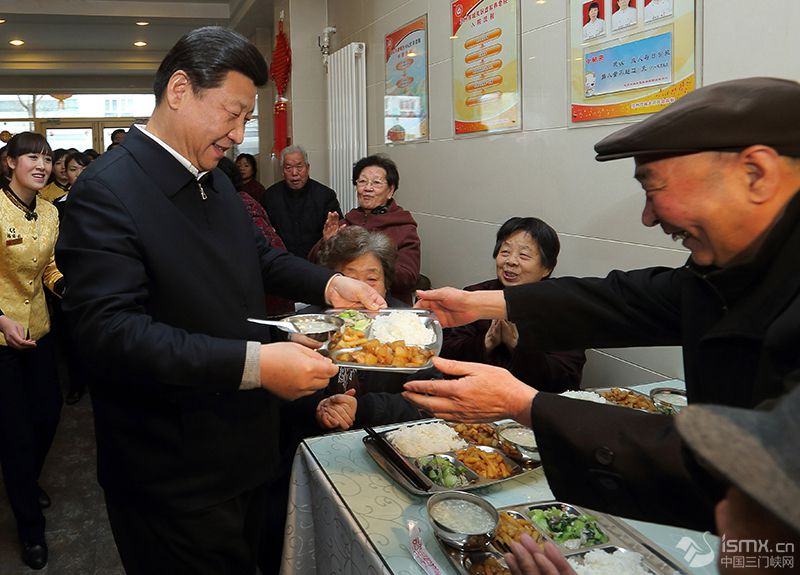 2013��2��4��������ƽ����ӛ�������C�m��һ���B(y��ng)�ϲ͏d������һ�P����v�v��ˣ��͵�һλ������ǰ��